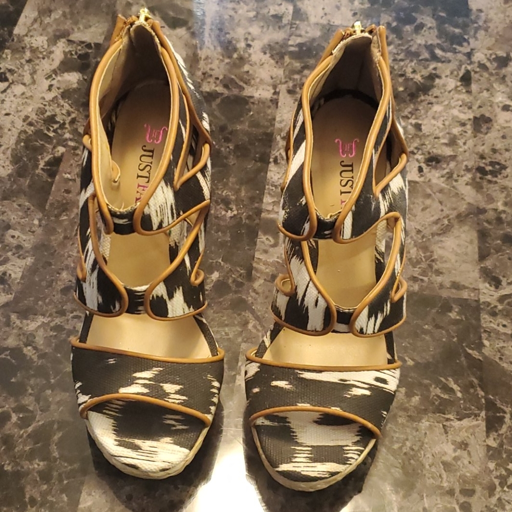 Sz. 6 peep toe Wedges- never worn